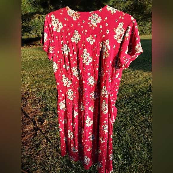 Loft Women's Red V-neck Wrap dress with White and Yellow Flowers Size XS - Picture 5 of 8